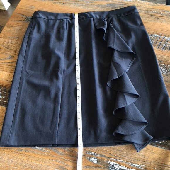 Adrienne Vittadini Women's Single Front Ruffle Gray Skirt Sz 12 - Picture 14 of 14